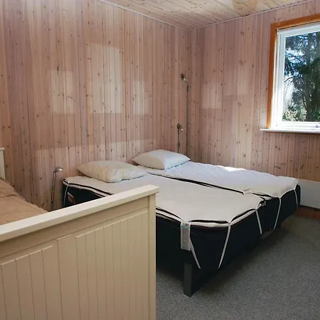 Semesterbostad Two-bedroom Holiday With A Fireplace 09 *